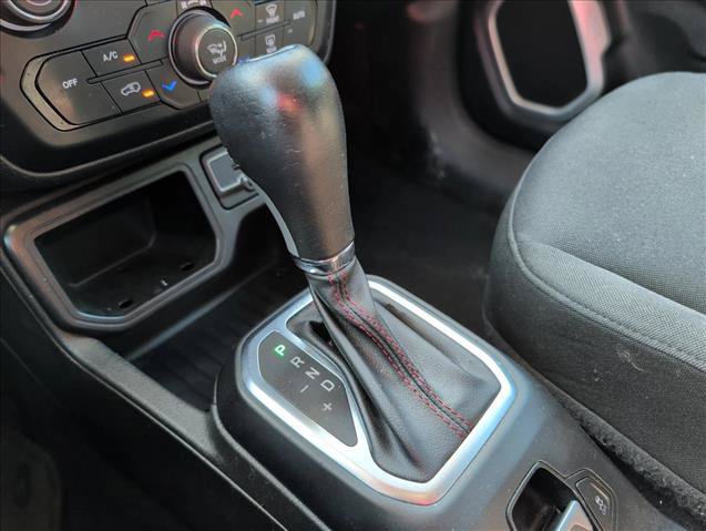 Used 2020 Jeep Renegade Latitude FWD image 17