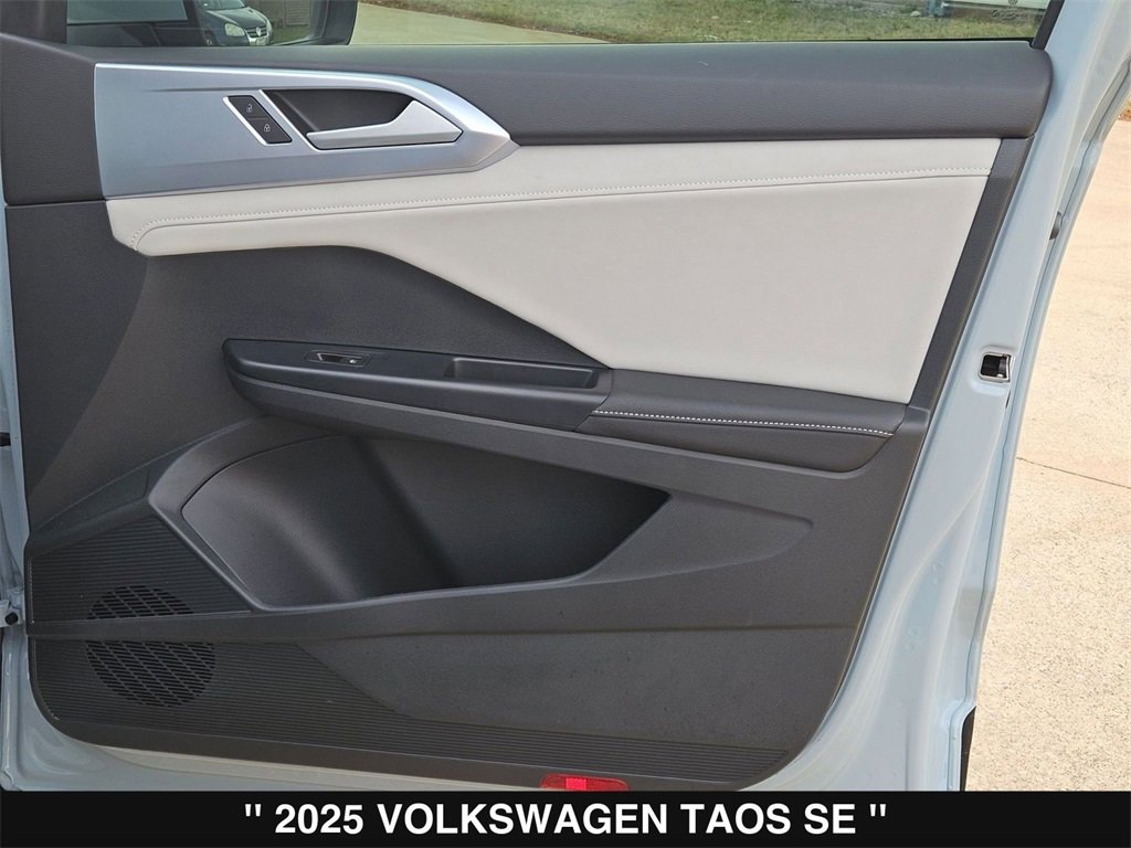 Used 2025 Volkswagen Taos SE image 32