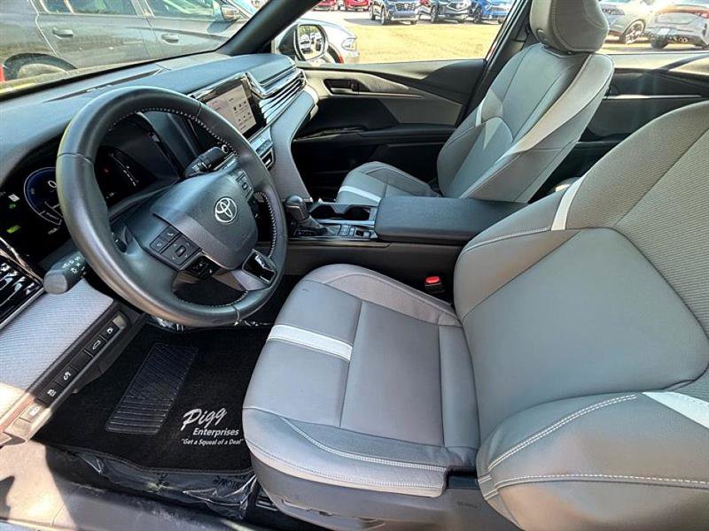 Used 2025 Toyota Camry SE image 29