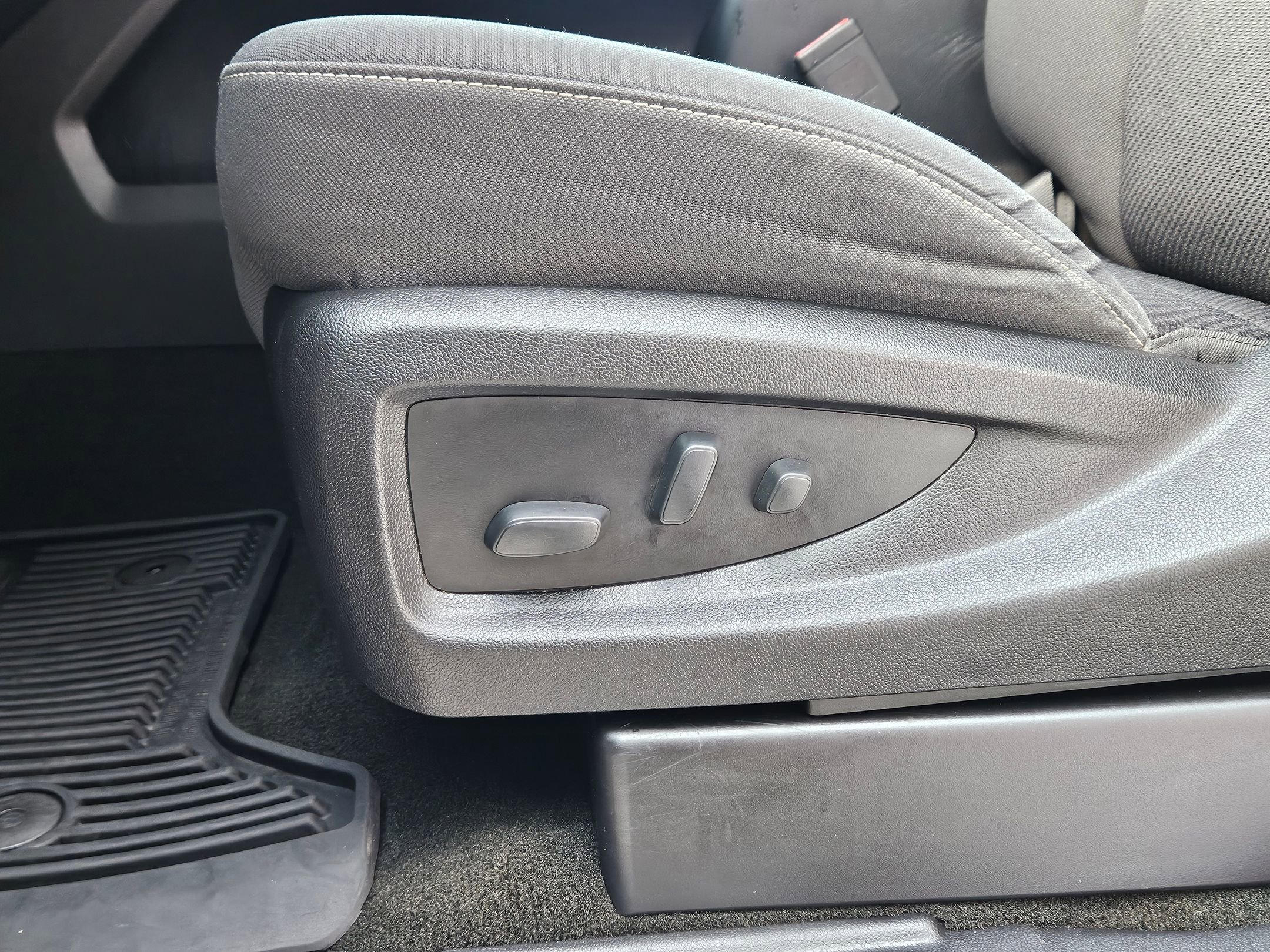 Used 2018 Chevrolet Silverado 1500 LT w/ All Star Edition image 19