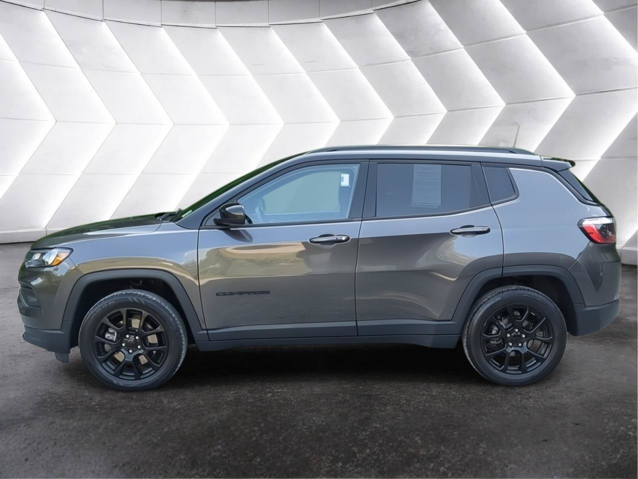 Used 2023 Jeep Compass Latitude AWD/4WD image 6