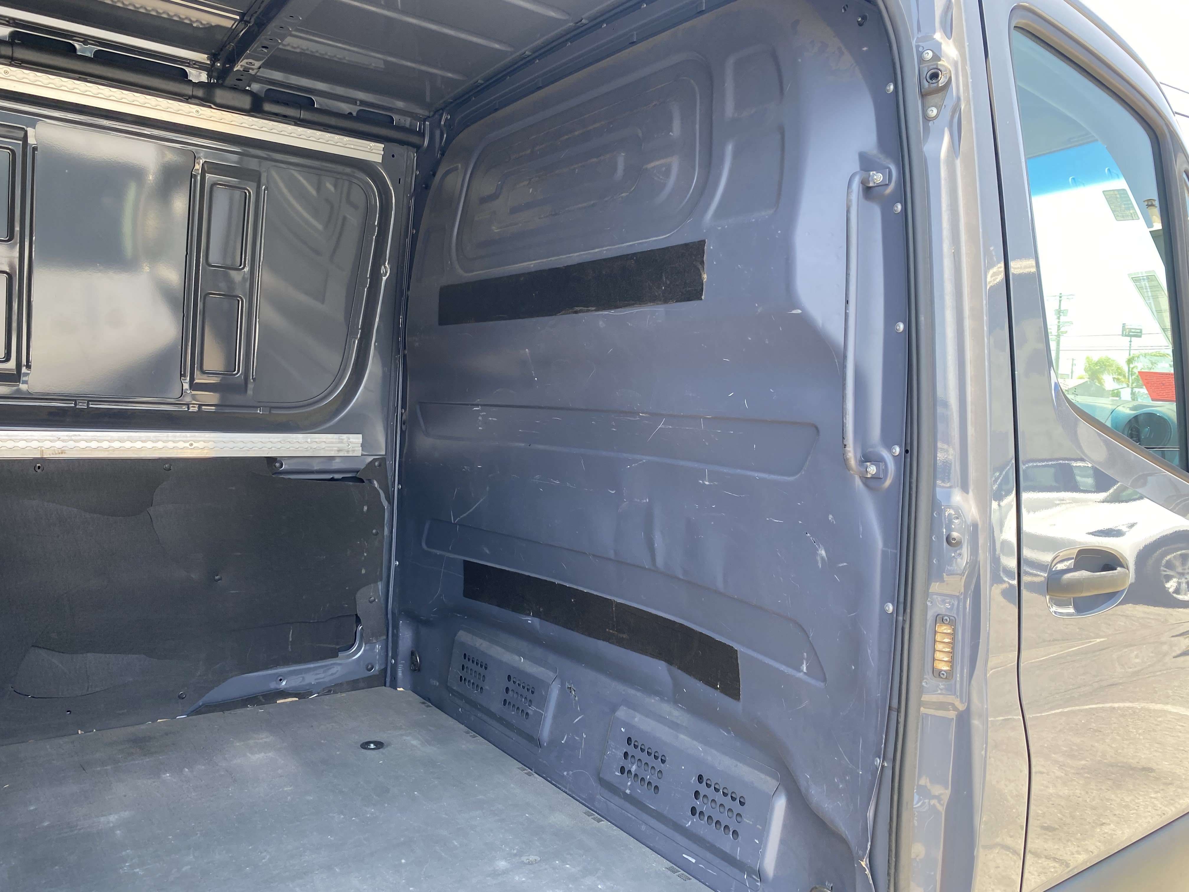 Used 2021 Mercedes-Benz Sprinter 2500 w/ Premium Package image 16