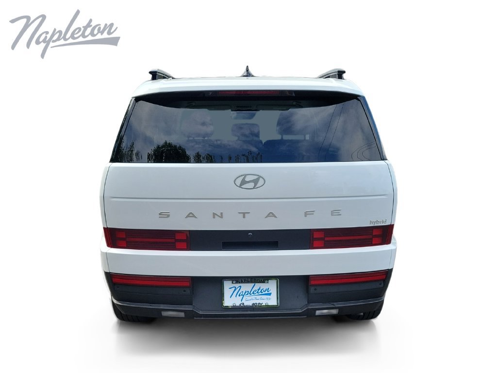Used 2025 Hyundai Santa Fe SEL FWD image 4