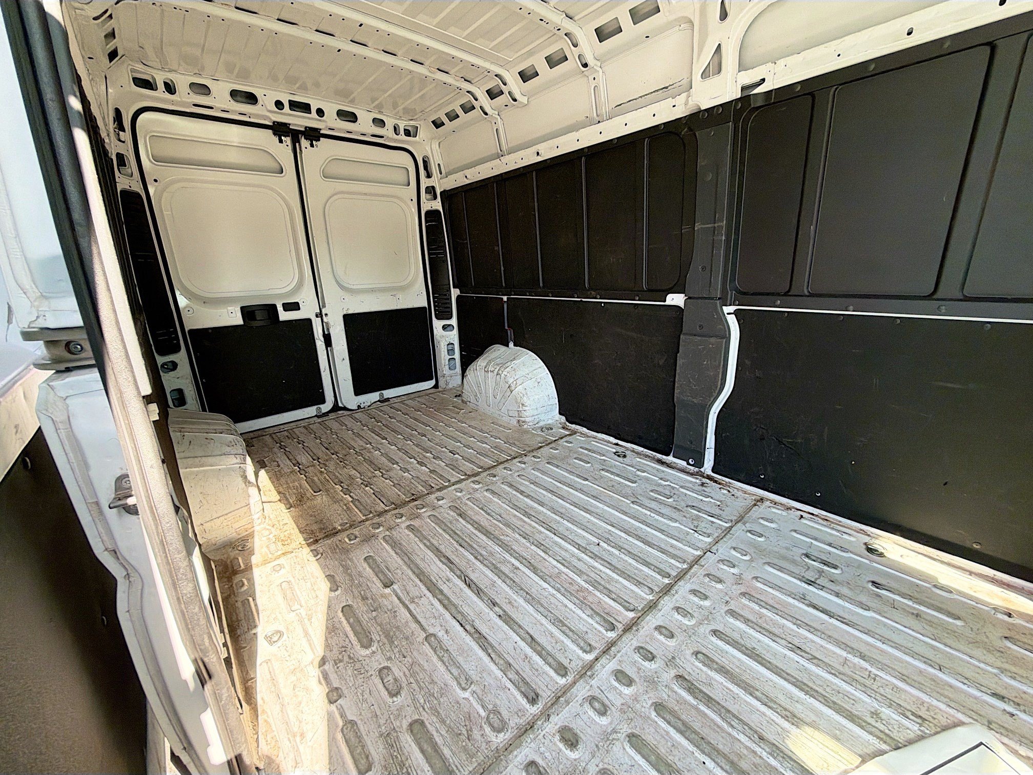 Used 2025 RAM ProMaster 2500 w/ Convenience Group FWD image 12