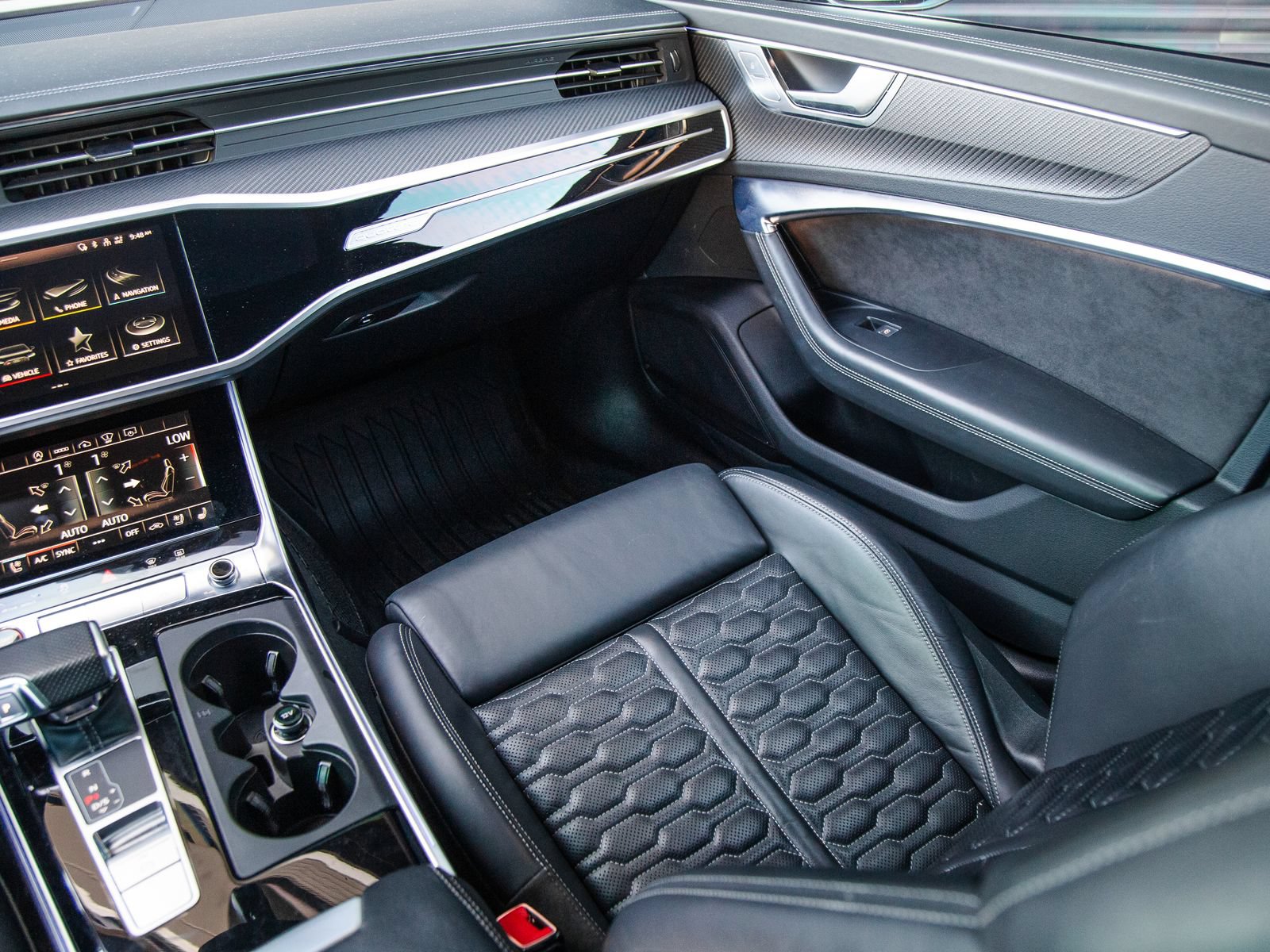 Used 2021 Audi RS 6 w/ Carbon Optic Package AWD/4WD image 23