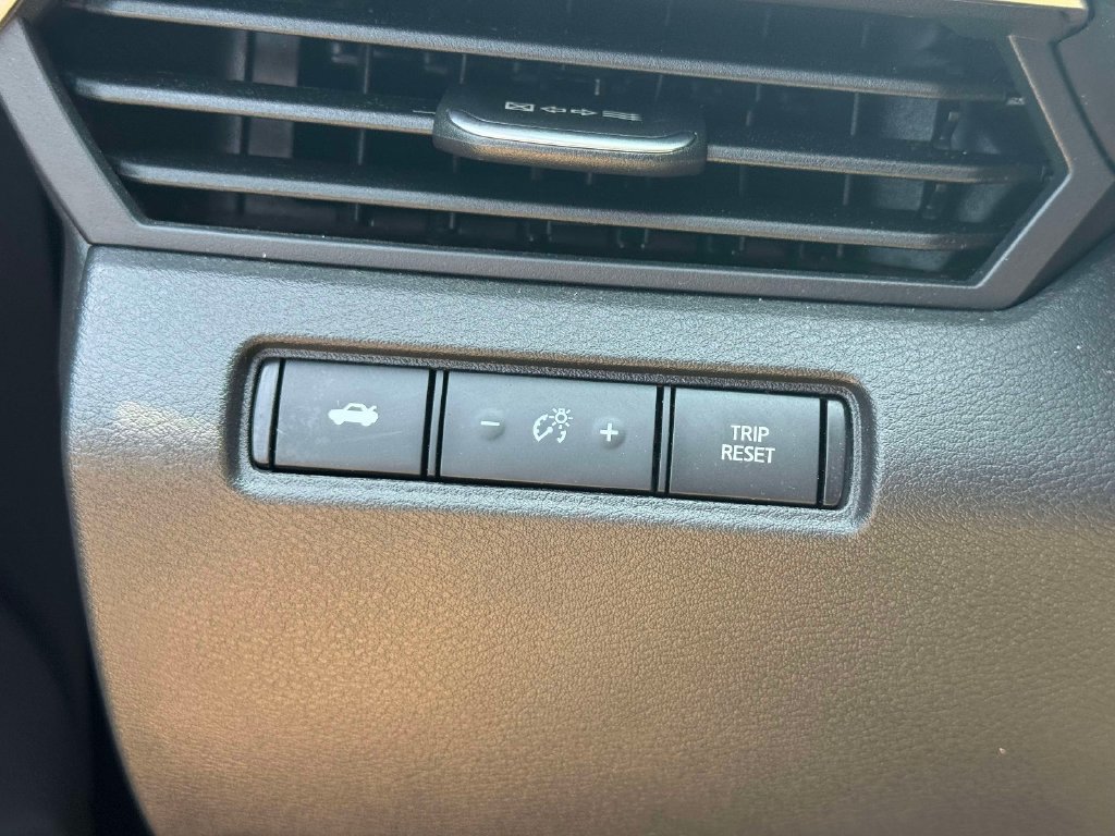 Used 2025 Nissan Altima 2.5 SV FWD image 19