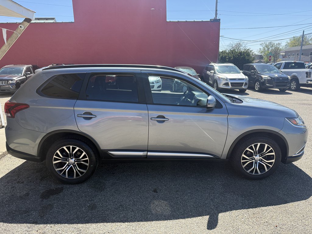 Used 2016 Mitsubishi Outlander SE AWD/4WD image 6