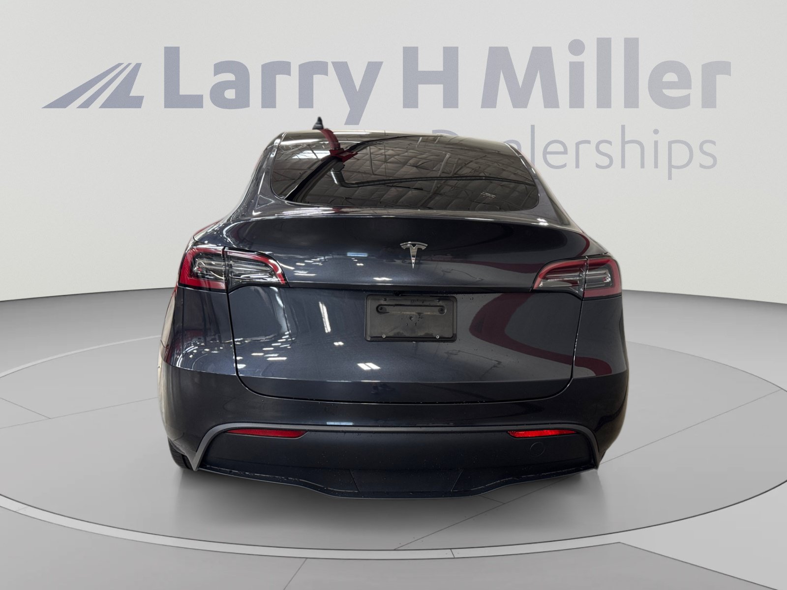 Used 2025 Tesla Model Y Long Range RWD image 4