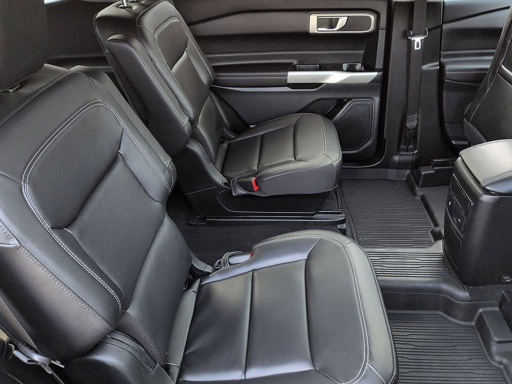 Used 2023 Ford Explorer XLT w/ Equipment Group 202A image 21