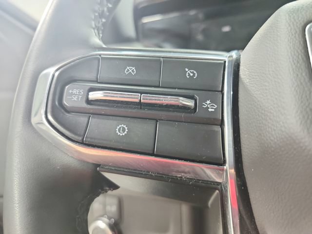 Used 2025 GMC Yukon Denali RWD image 24