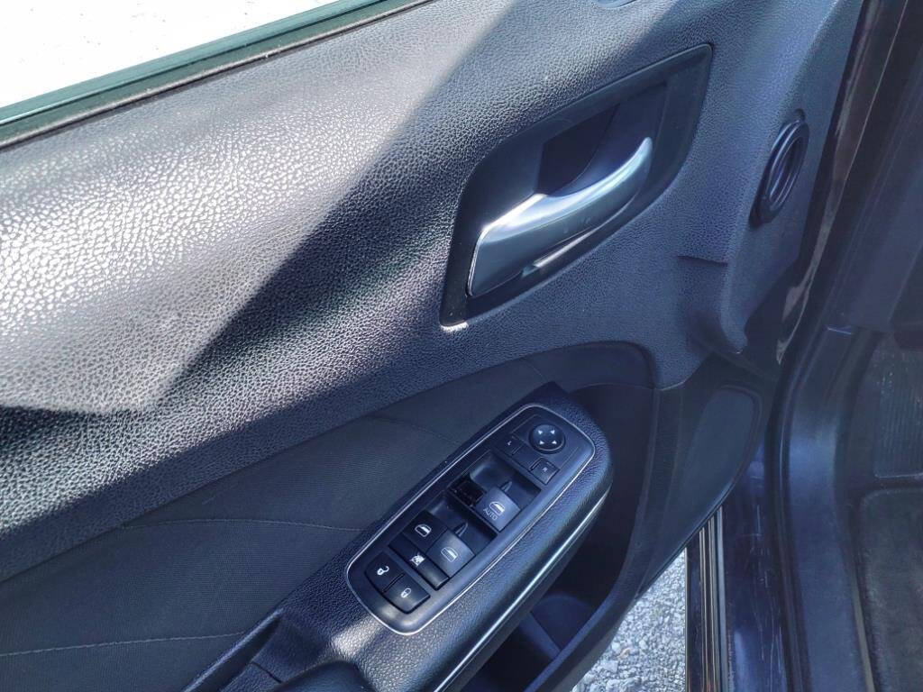 Used 2016 Dodge Charger SXT RWD image 11