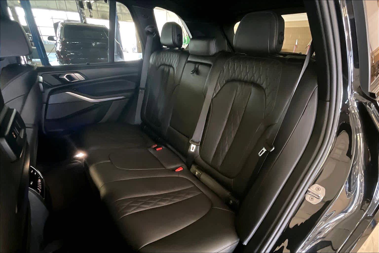 Used 2020 BMW X5 M50i w/ Executive Package AWD/4WD image 19