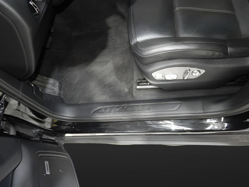 Used 2022 Porsche Macan image 14