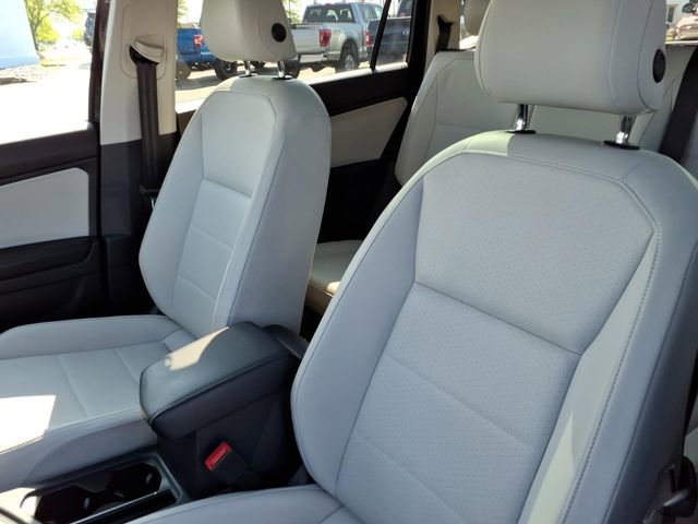 Used 2018 Volkswagen Tiguan SEL w/ 3rd Row Seat Package AWD/4WD image 11
