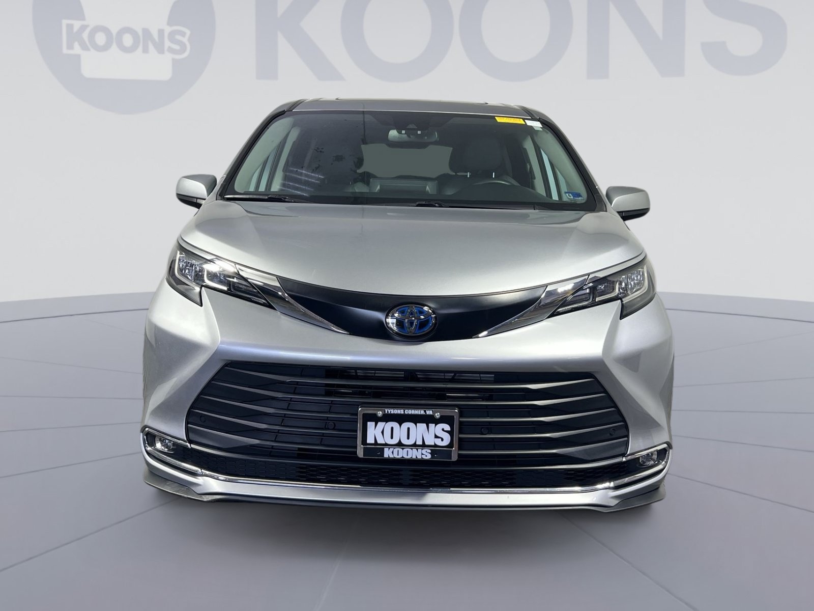 Used 2023 Toyota Sienna XLE AWD/4WD image 4