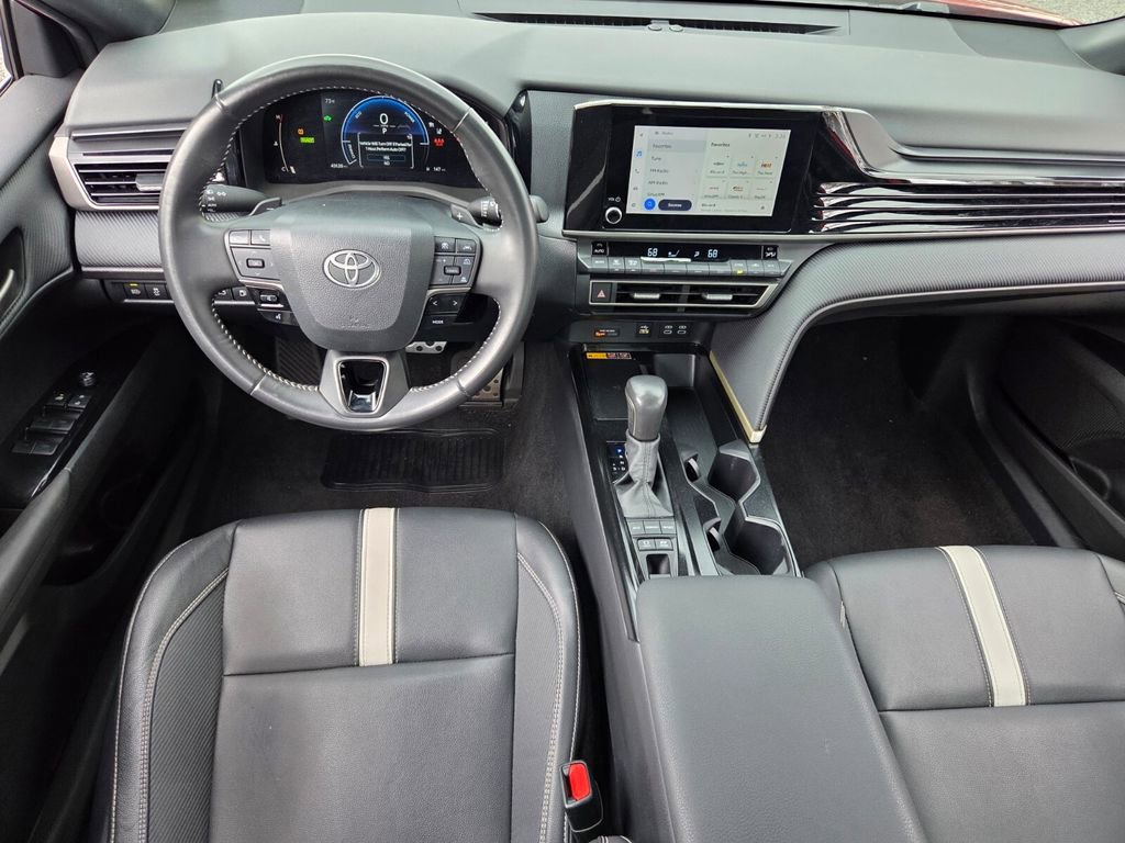 Used 2025 Toyota Camry SE image 8