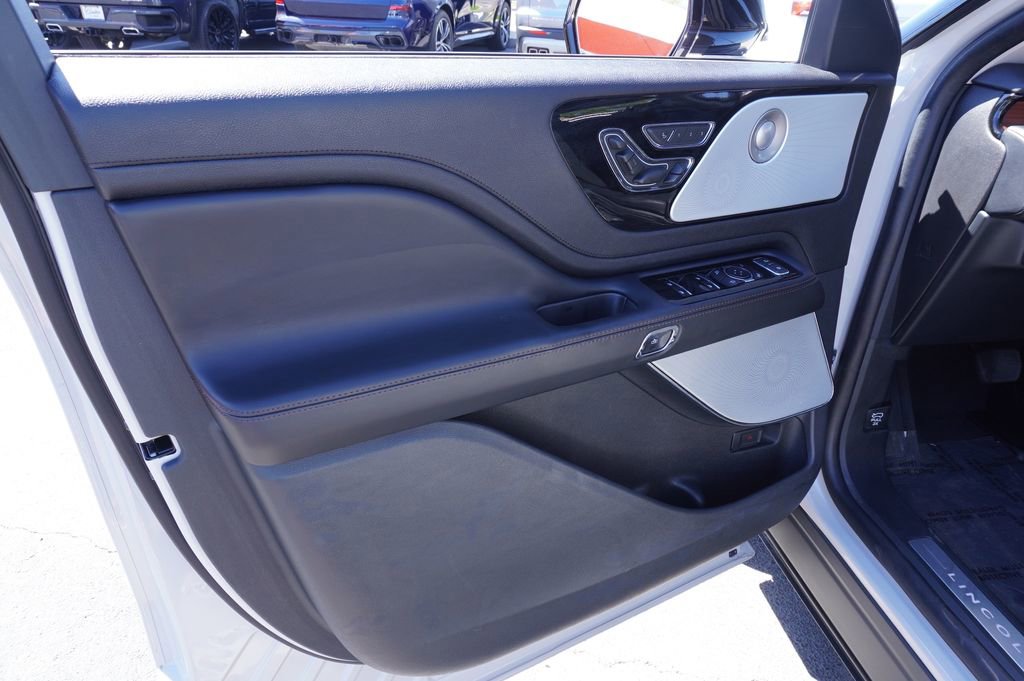 Used 2023 Lincoln Aviator Reserve w/ Equipment Group 201A image 16