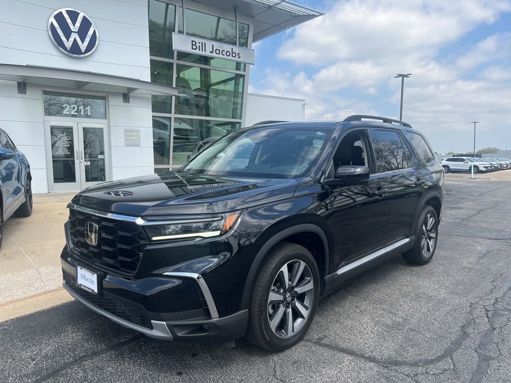 Used 2024 Honda Pilot Touring image 2