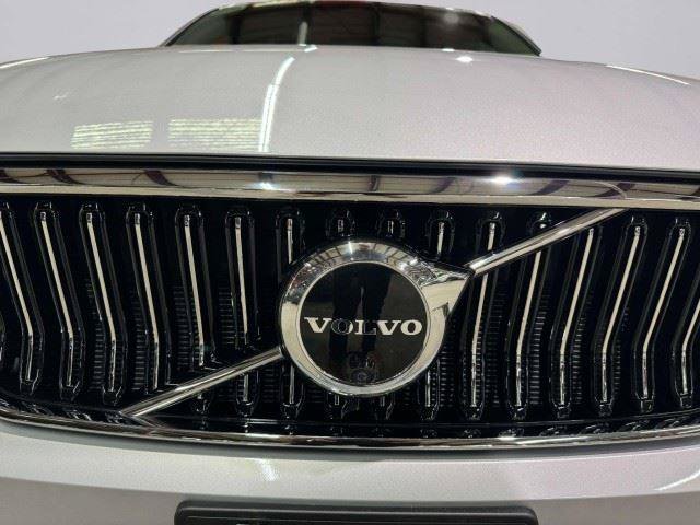 Used 2023 Volvo XC40 B5 Plus w/ Driver Assist Package AWD/4WD image 12