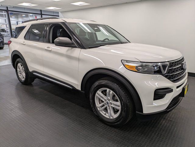Certified 2023 Ford Explorer XLT image 3