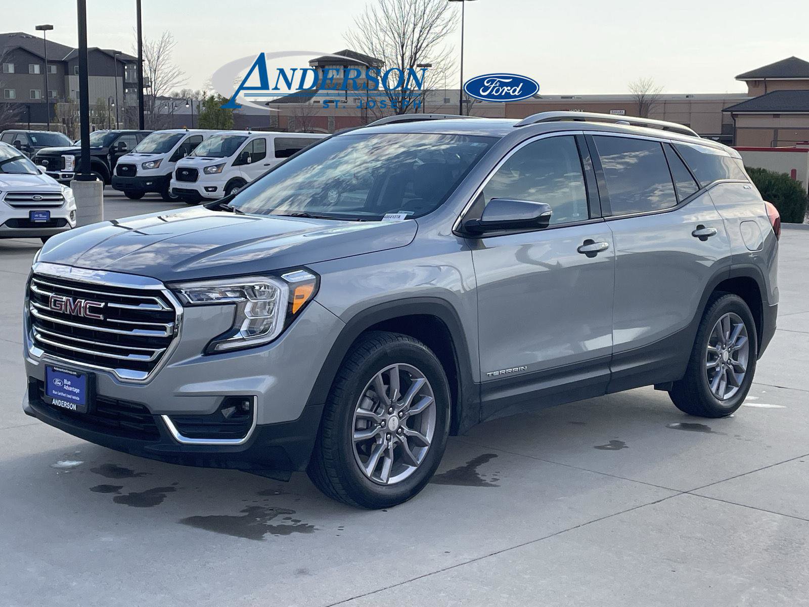Used 2023 GMC Terrain SLT image 1