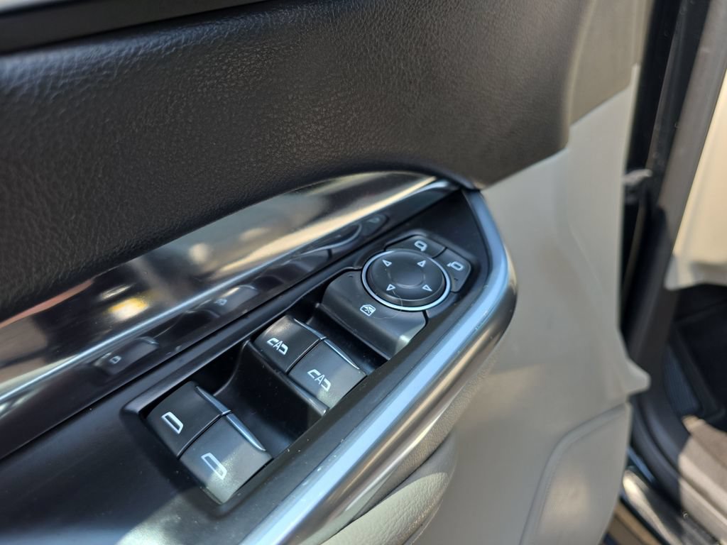 Used 2019 Cadillac XT4 Luxury w/ Cold Weather Package AWD/4WD image 20