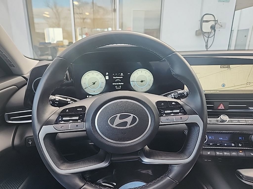 Used 2024 Hyundai Elantra Limited image 21