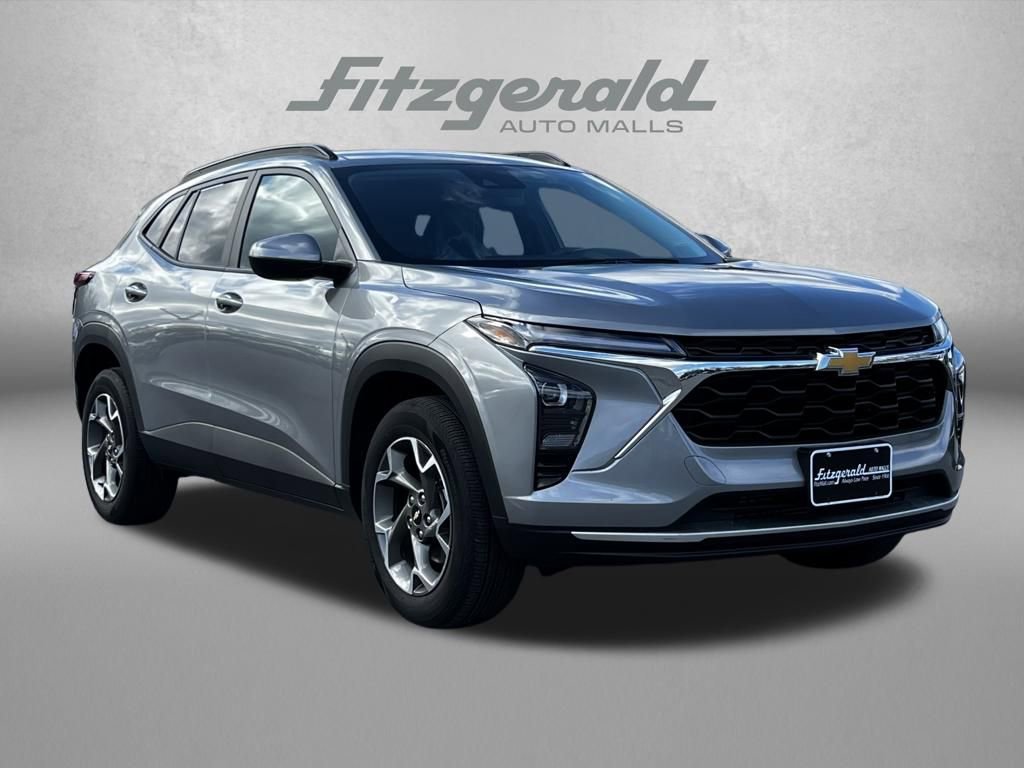 Used 2025 Chevrolet Trax LT image 1