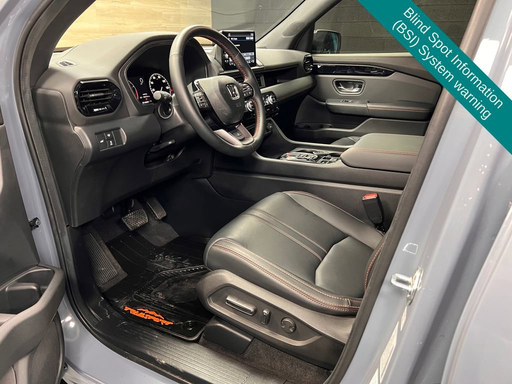 Used 2025 Honda Pilot TrailSport image 4