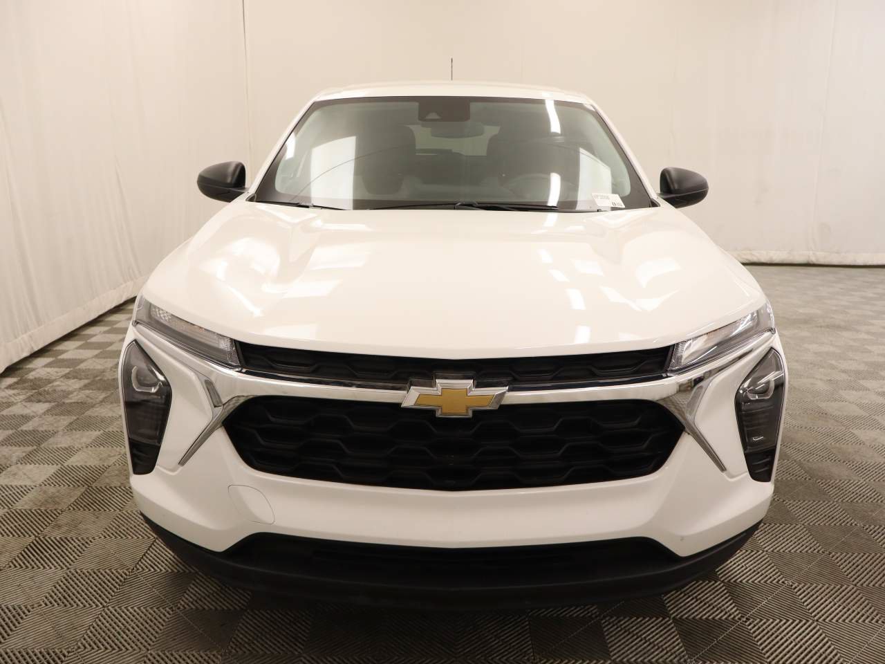 Used 2025 Chevrolet Trax LS FWD image 4
