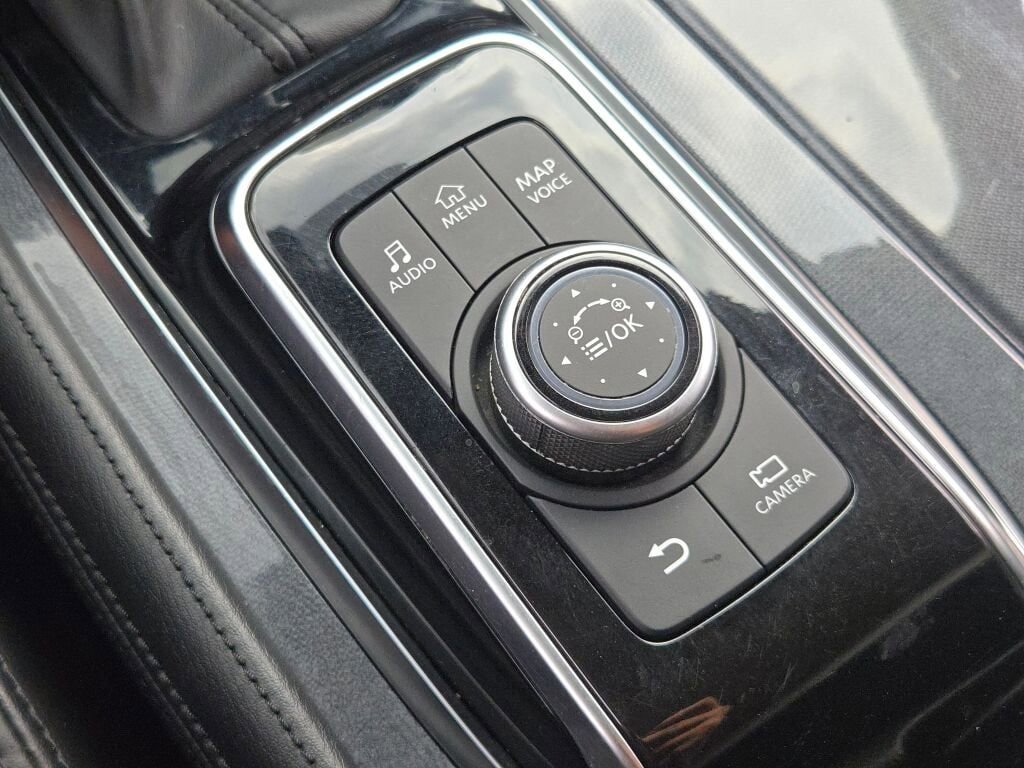 Used 2024 Nissan Armada SV image 32