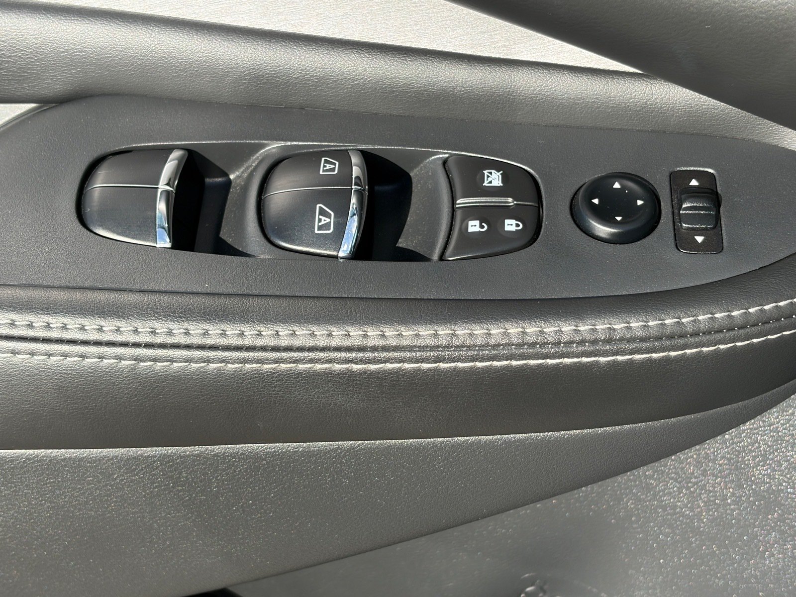 Used 2020 Nissan Murano SL FWD image 16