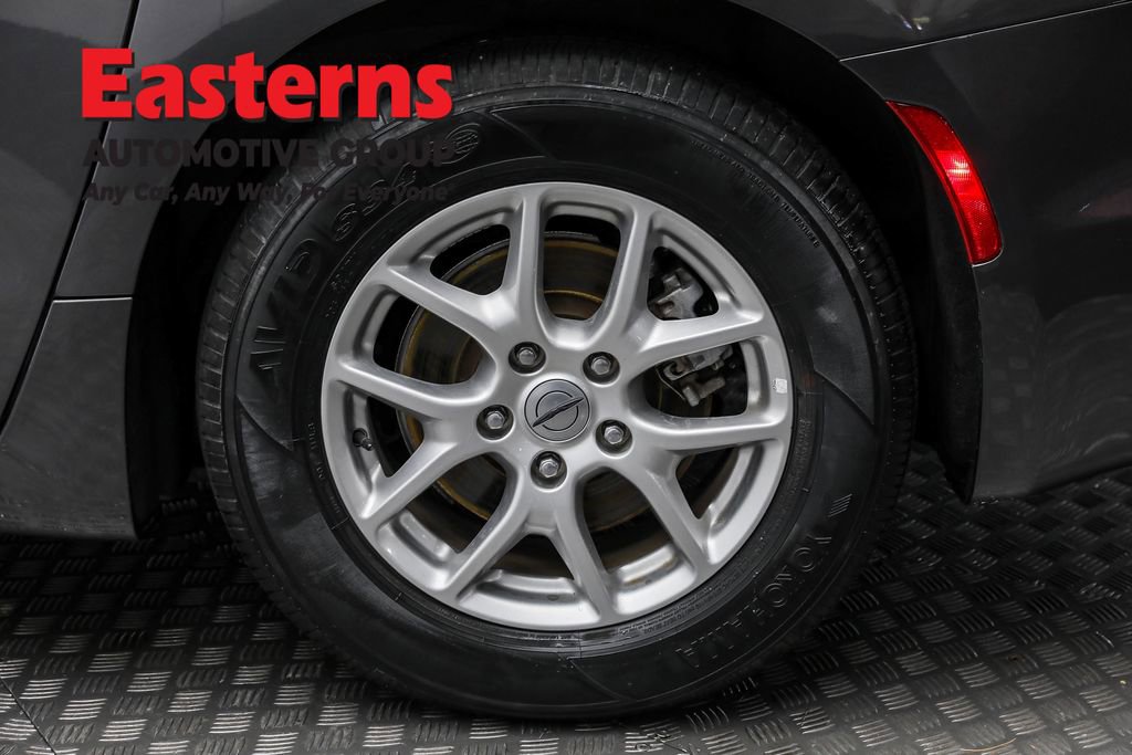 Used 2023 Chrysler Pacifica Touring-L image 8