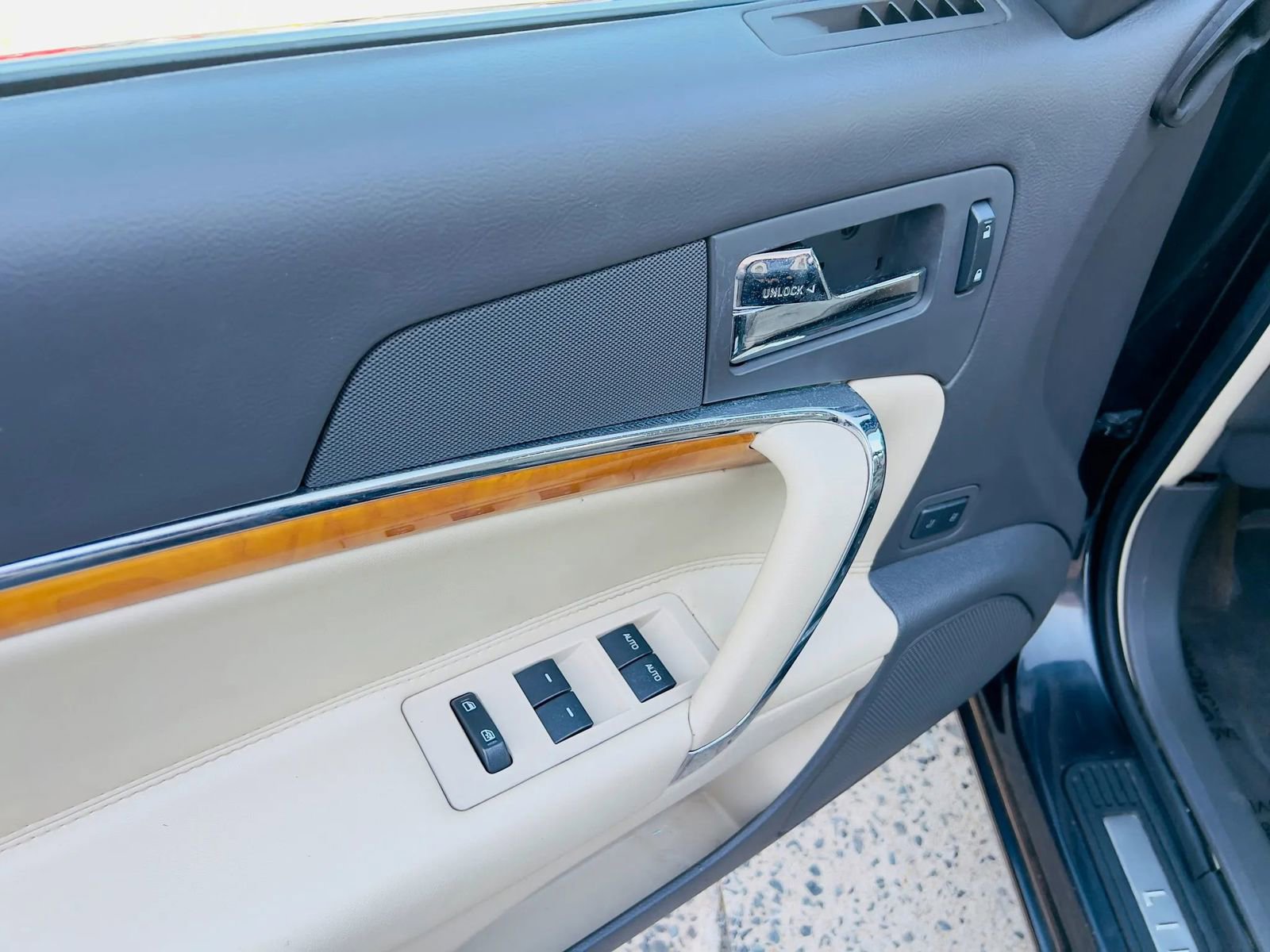 Used 2012 Lincoln MKZ AWD image 25