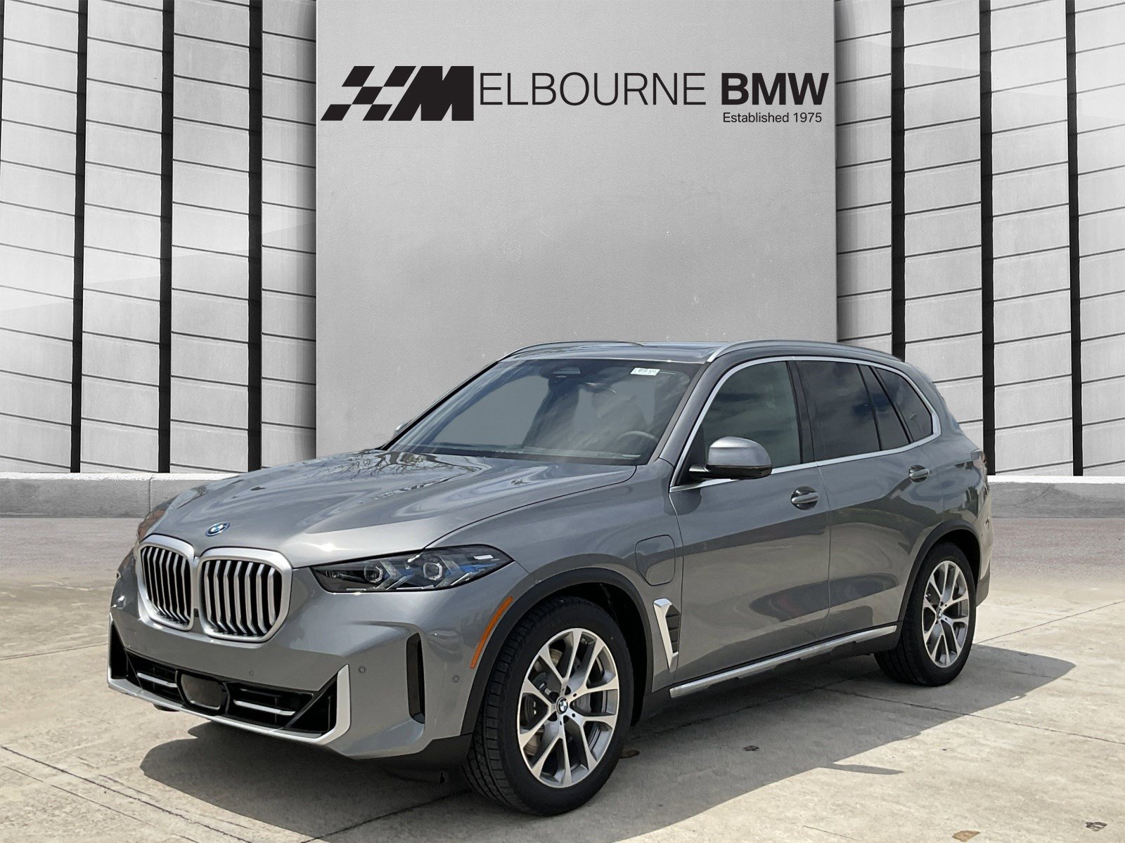 New 2026 BMW X5 xDrive50e w/ Premium Package AWD/4WD image 3