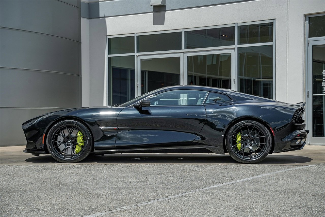 New 2025 Aston Martin Vanquish Coupe image 17