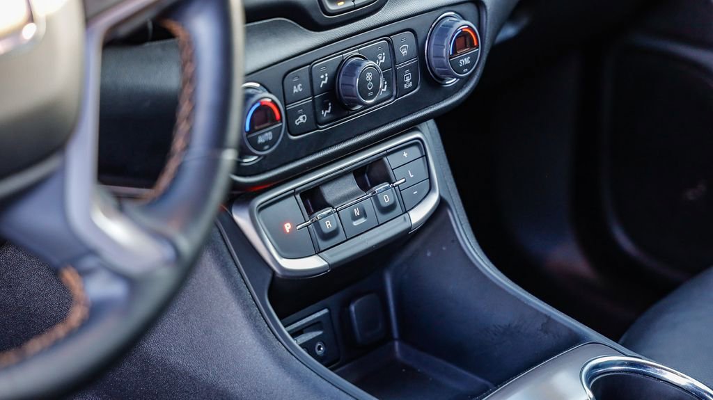 Used 2023 GMC Terrain AT4 image 23