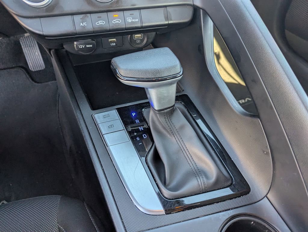 Used 2023 Hyundai Elantra SE image 14