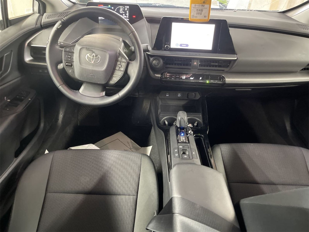 Used 2025 Toyota Prius LE FWD image 3
