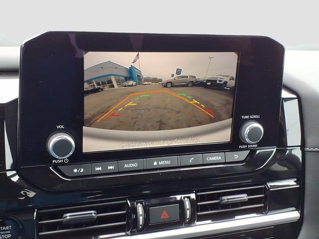 Used 2025 Nissan Pathfinder SV w/ Black Appearance Package image 14