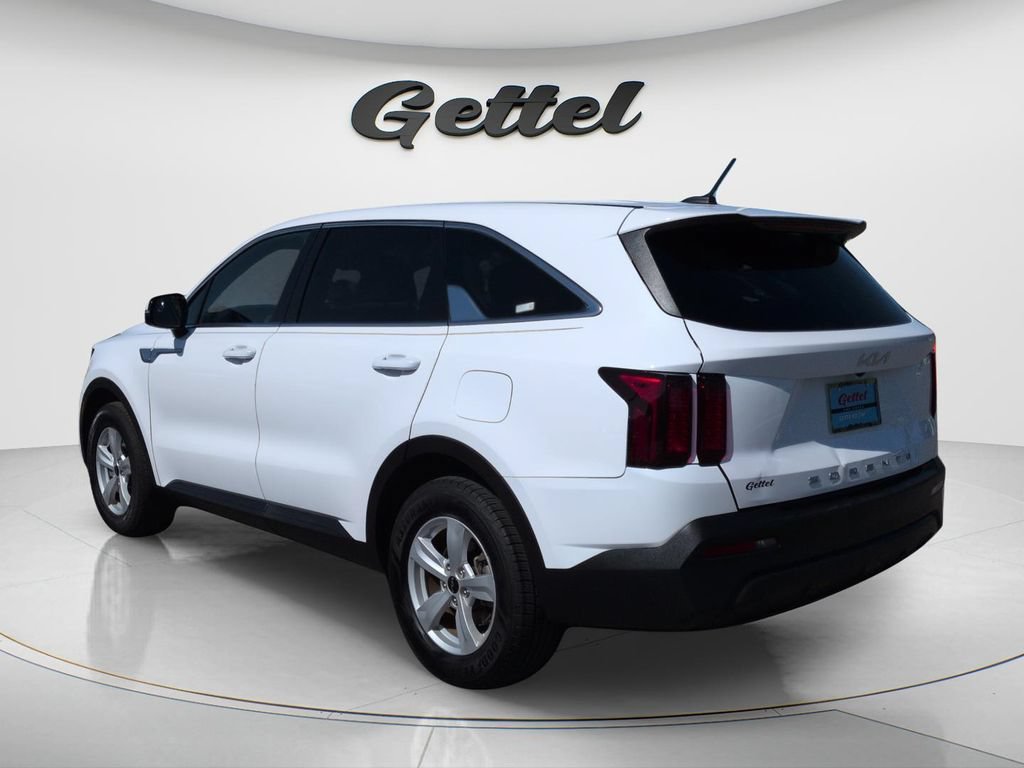 Used 2022 Kia Sorento LX FWD image 7