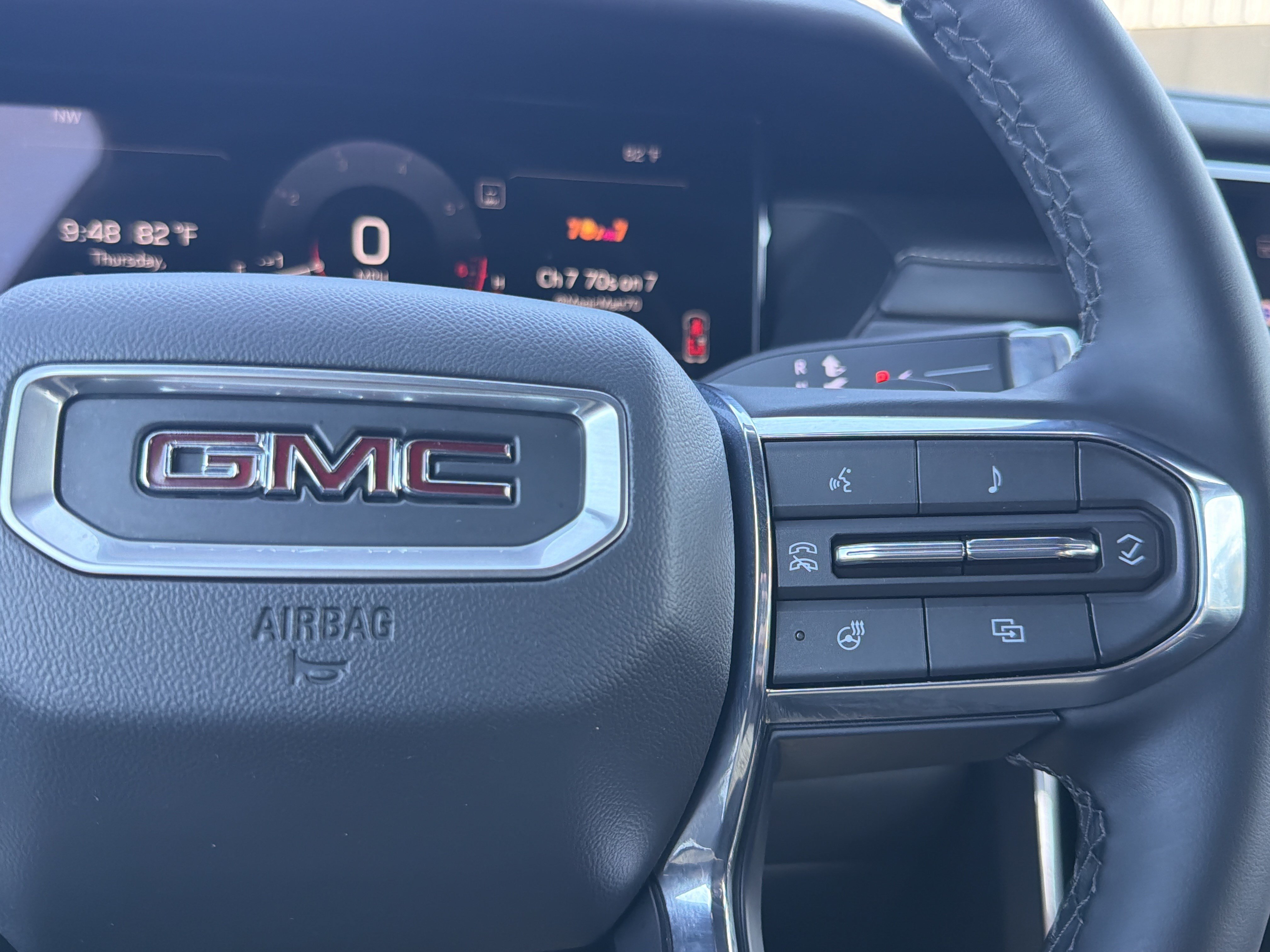 Used 2026 GMC Acadia Elevation w/ Elevation Premium Package FWD image 29