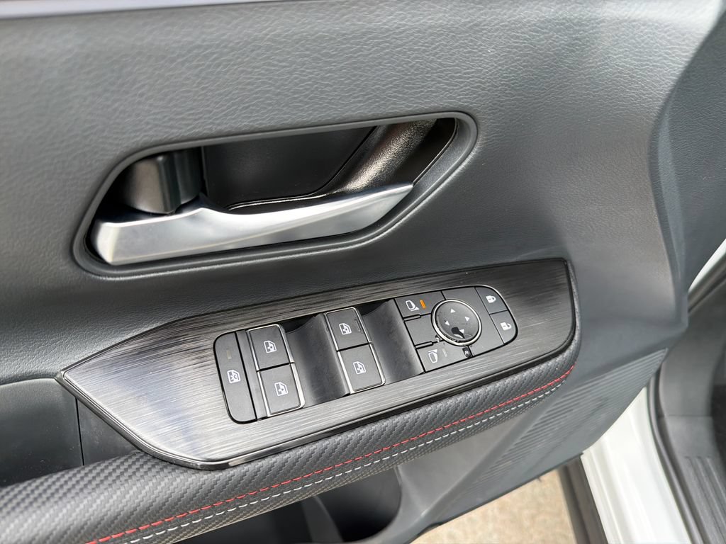 New 2026 Nissan Kicks SR w/ SR Premium Package FWD image 18