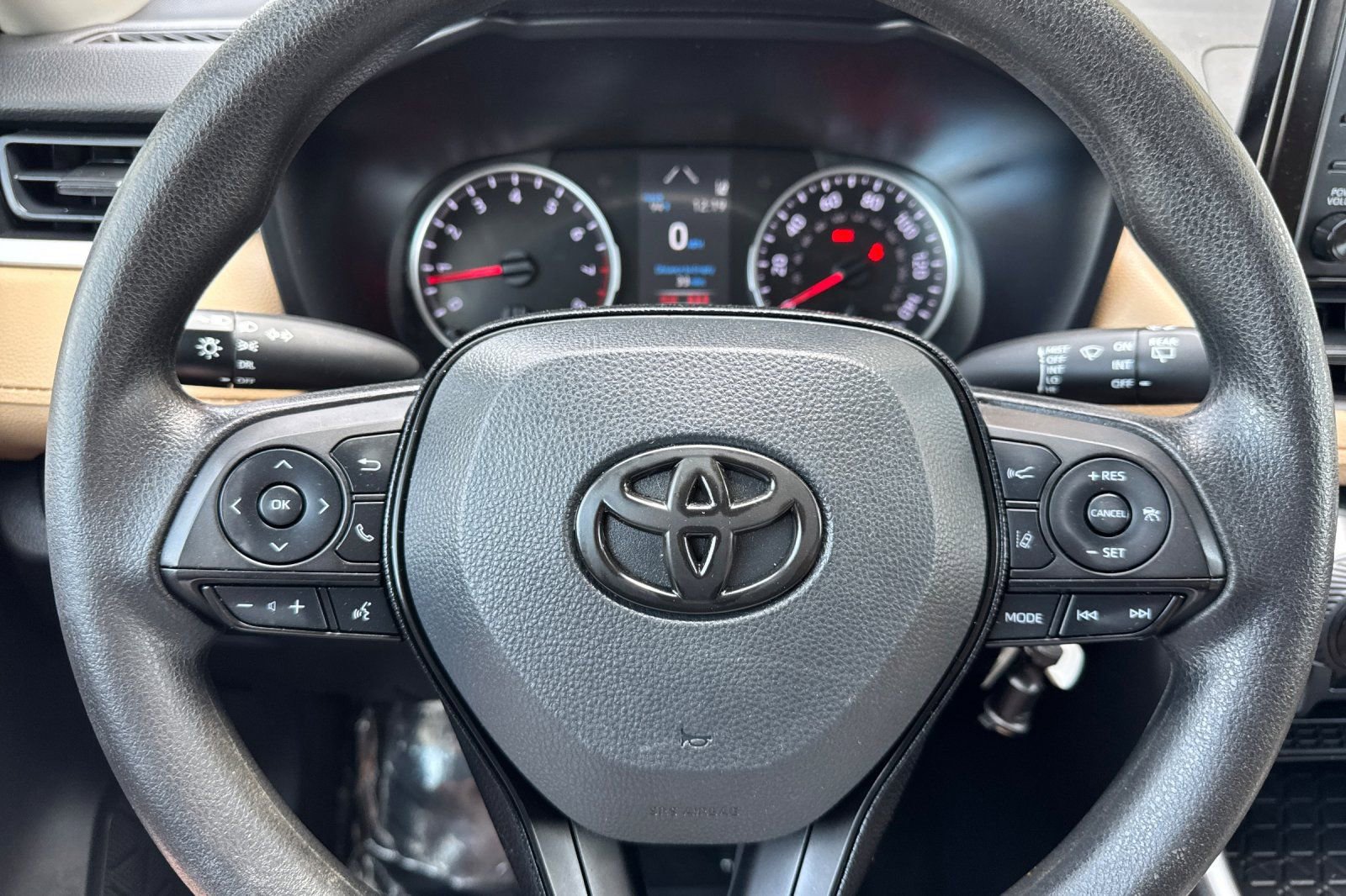 Used 2022 Toyota RAV4 LE image 22