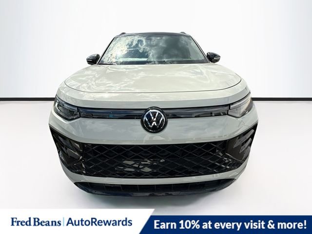 New 2025 Volkswagen Tiguan SE R-Line image 2
