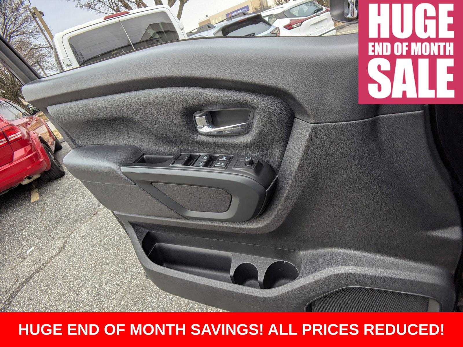 Used 2018 Nissan Titan SV w/ SV Convenience Package image 31