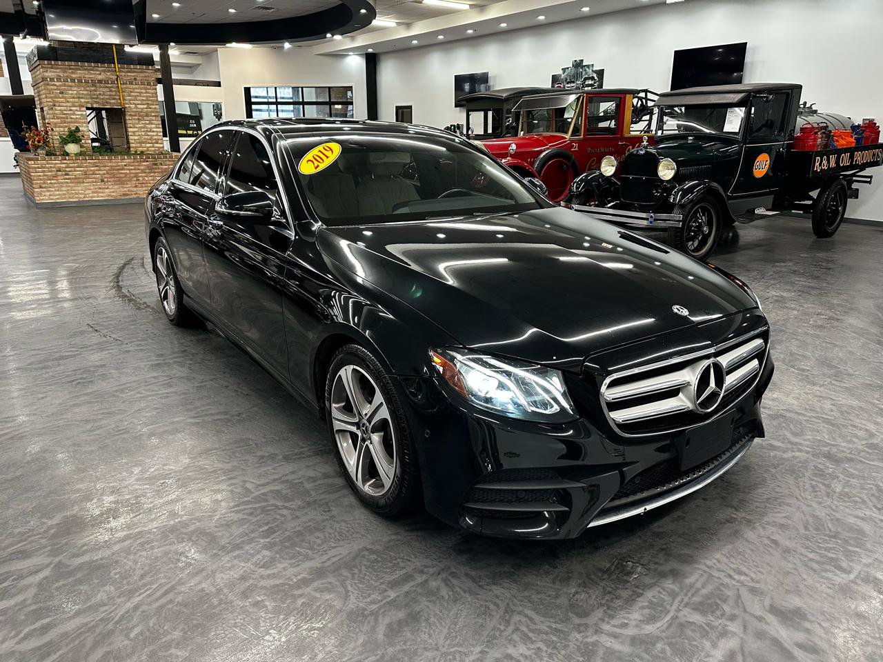 Used 2019 Mercedes-Benz E 300 4MATIC w/ Premium 1 Package image 3