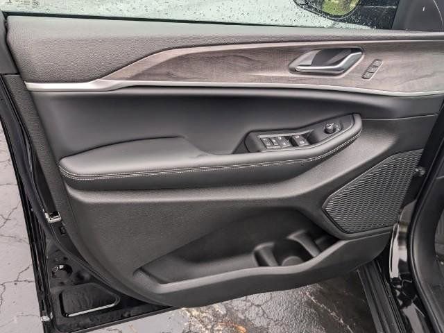 New 2025 Jeep Grand Cherokee L Limited image 9