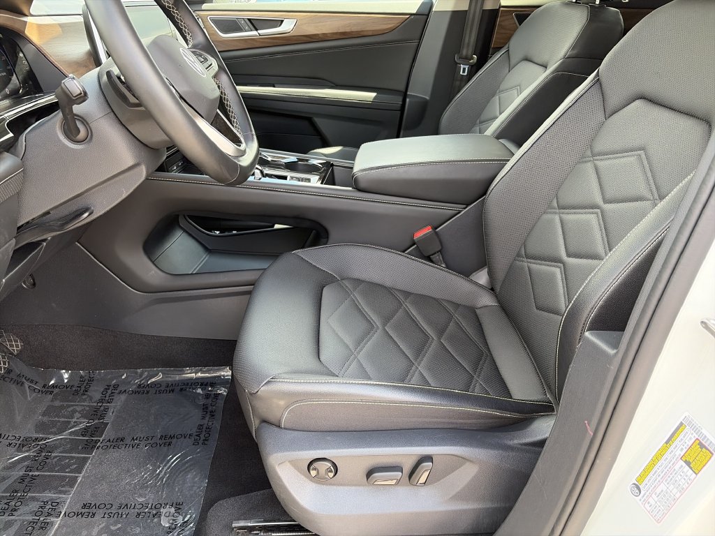 Used 2025 Volkswagen Atlas SE FWD image 14