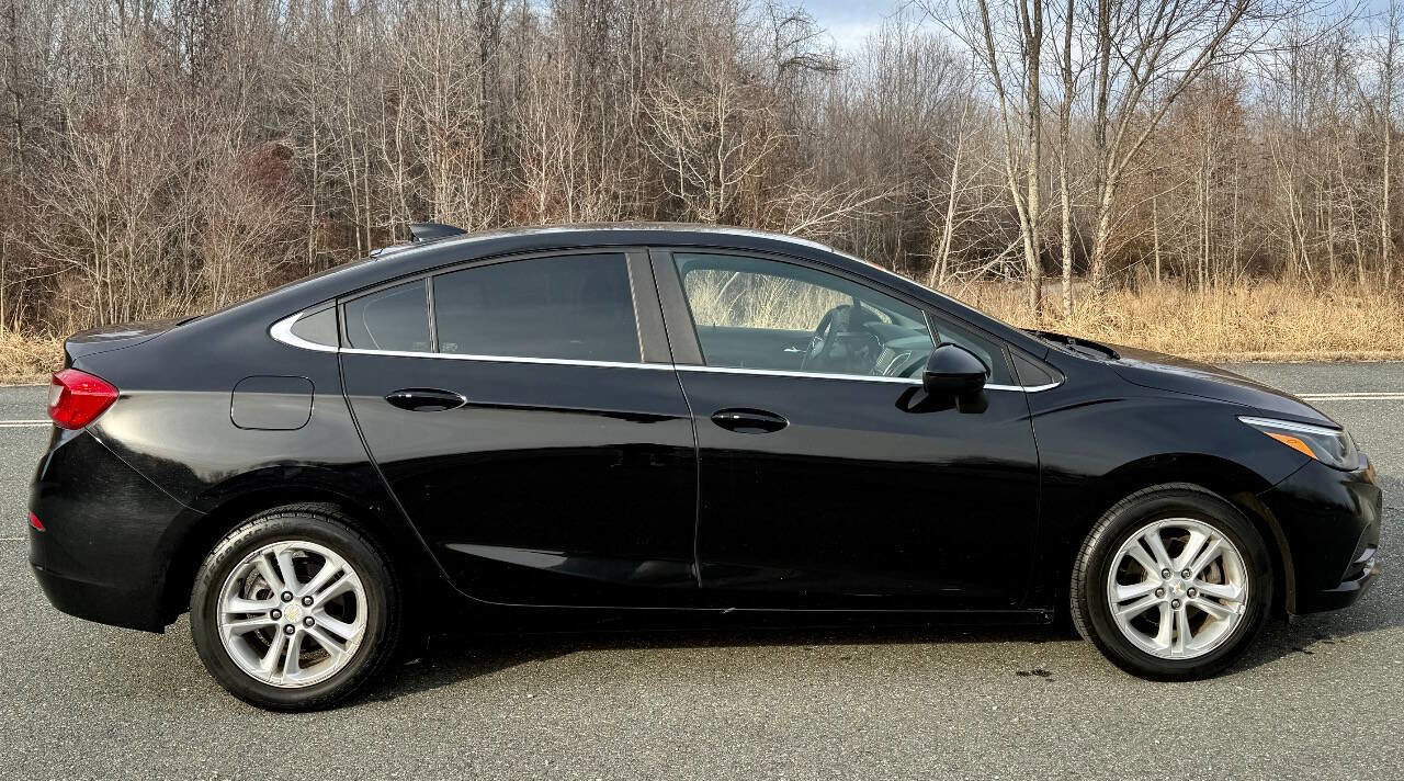 Used 2018 Chevrolet Cruze LT w/ Convenience Package image 11